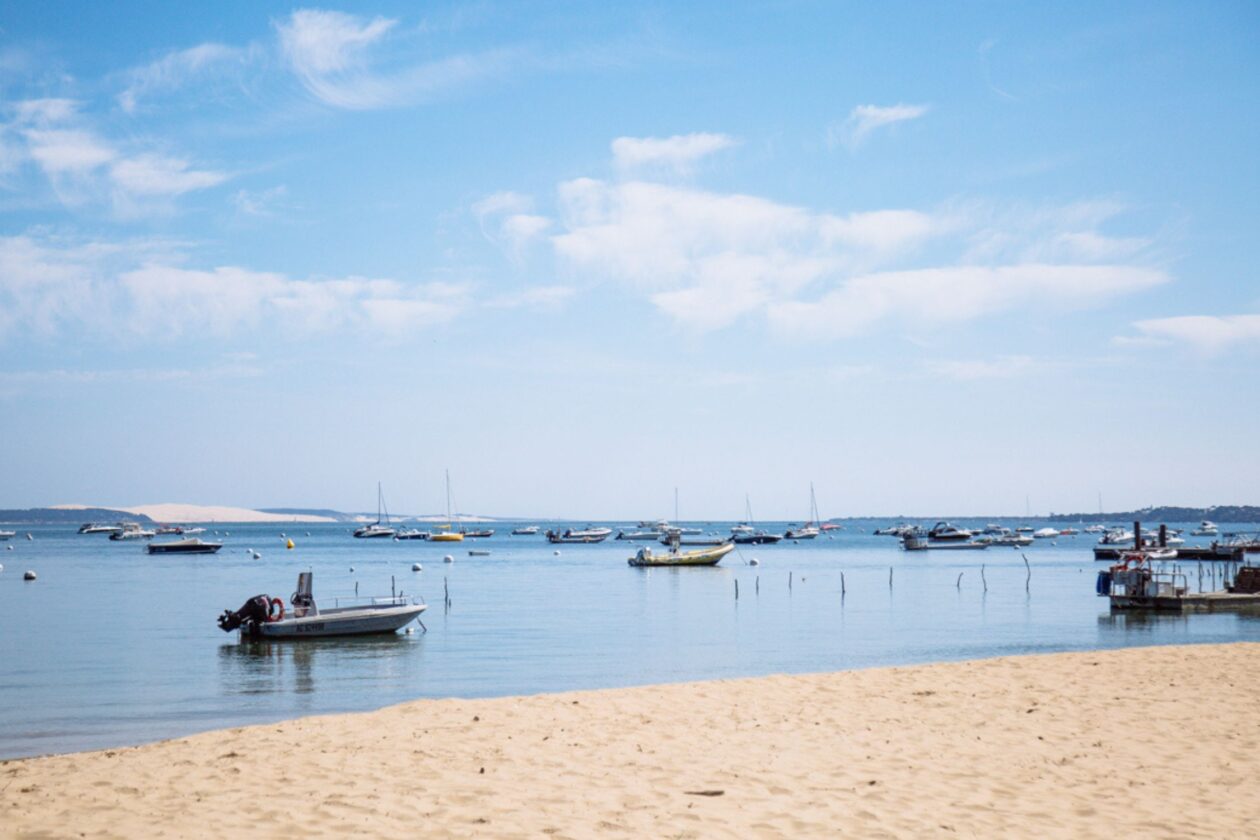Une vue sur le Bassin historique depuis la plage des Hirondelles !