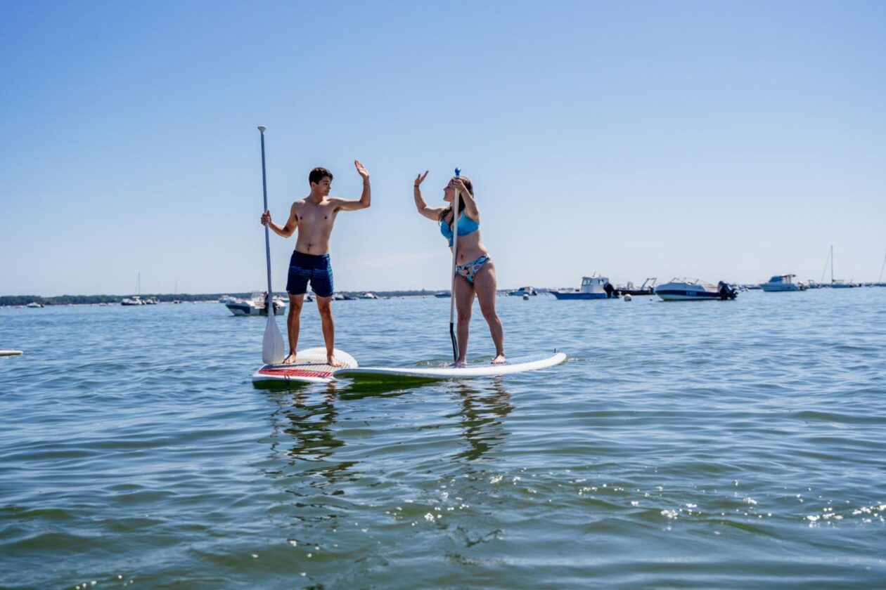 Offrez-vous une pause paddle et baignade sur la plage de la Croix des Marins de Lège-Cap Ferret