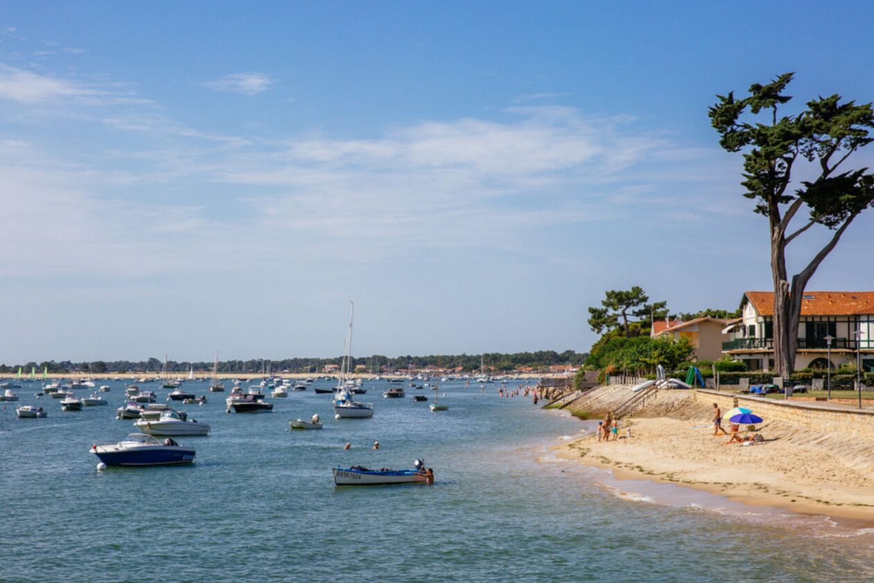 On adore la plage du Centre pour sa proximité avec les boutiques du Cap Ferret !