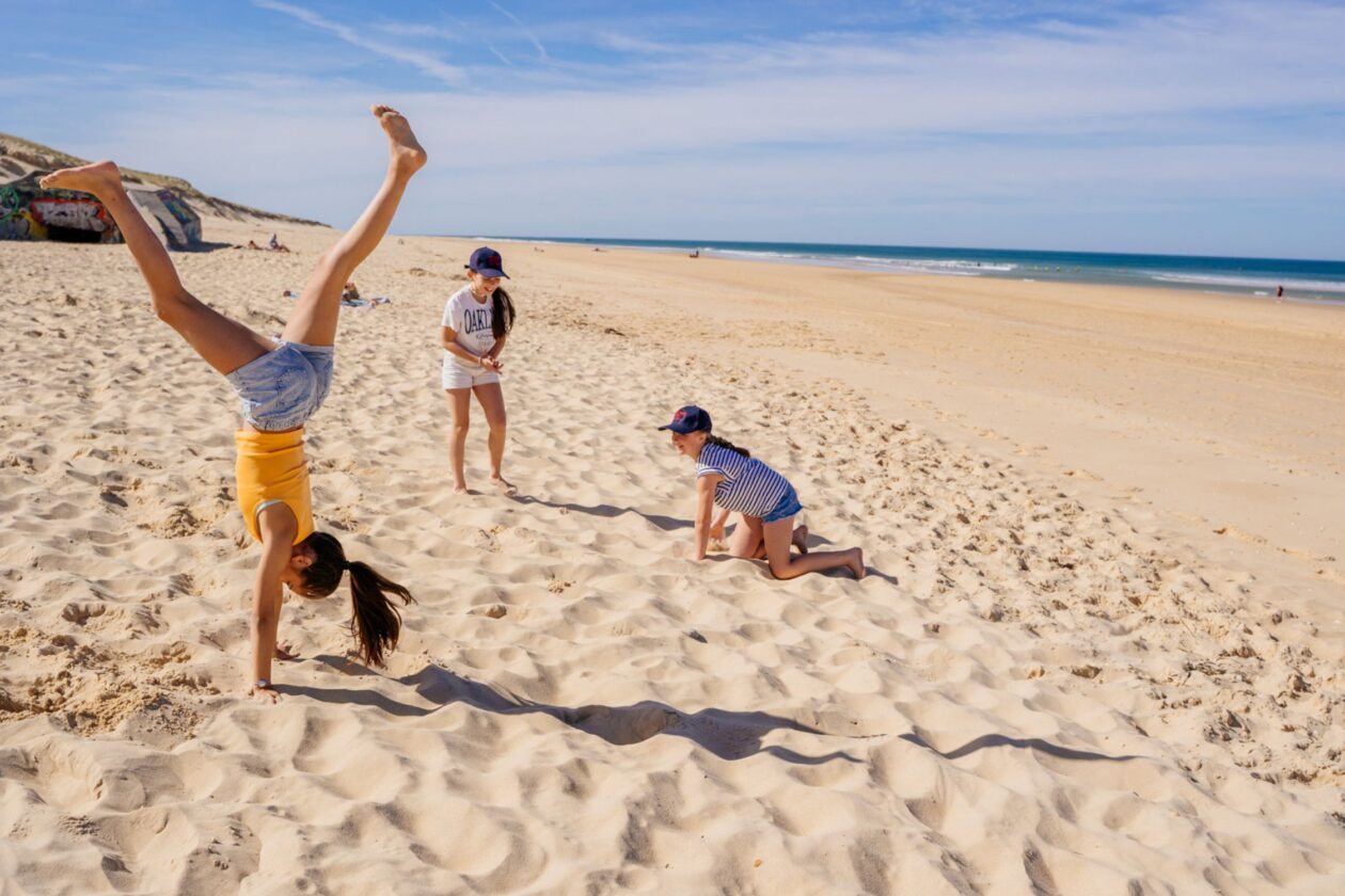 Il y a de la place pour jouer sur la plage de l'Horizon !