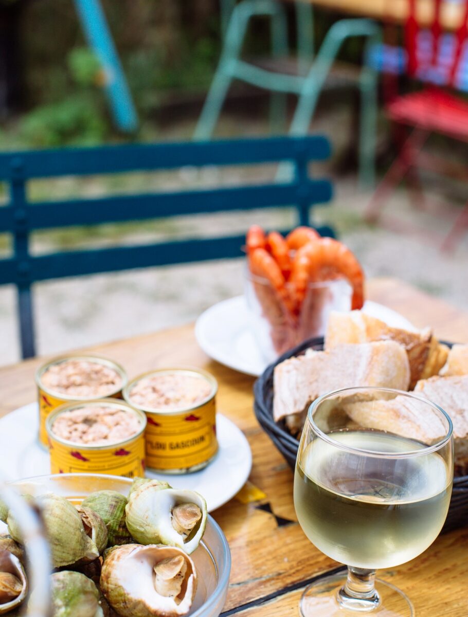 Table au restaurent de l'herbe.