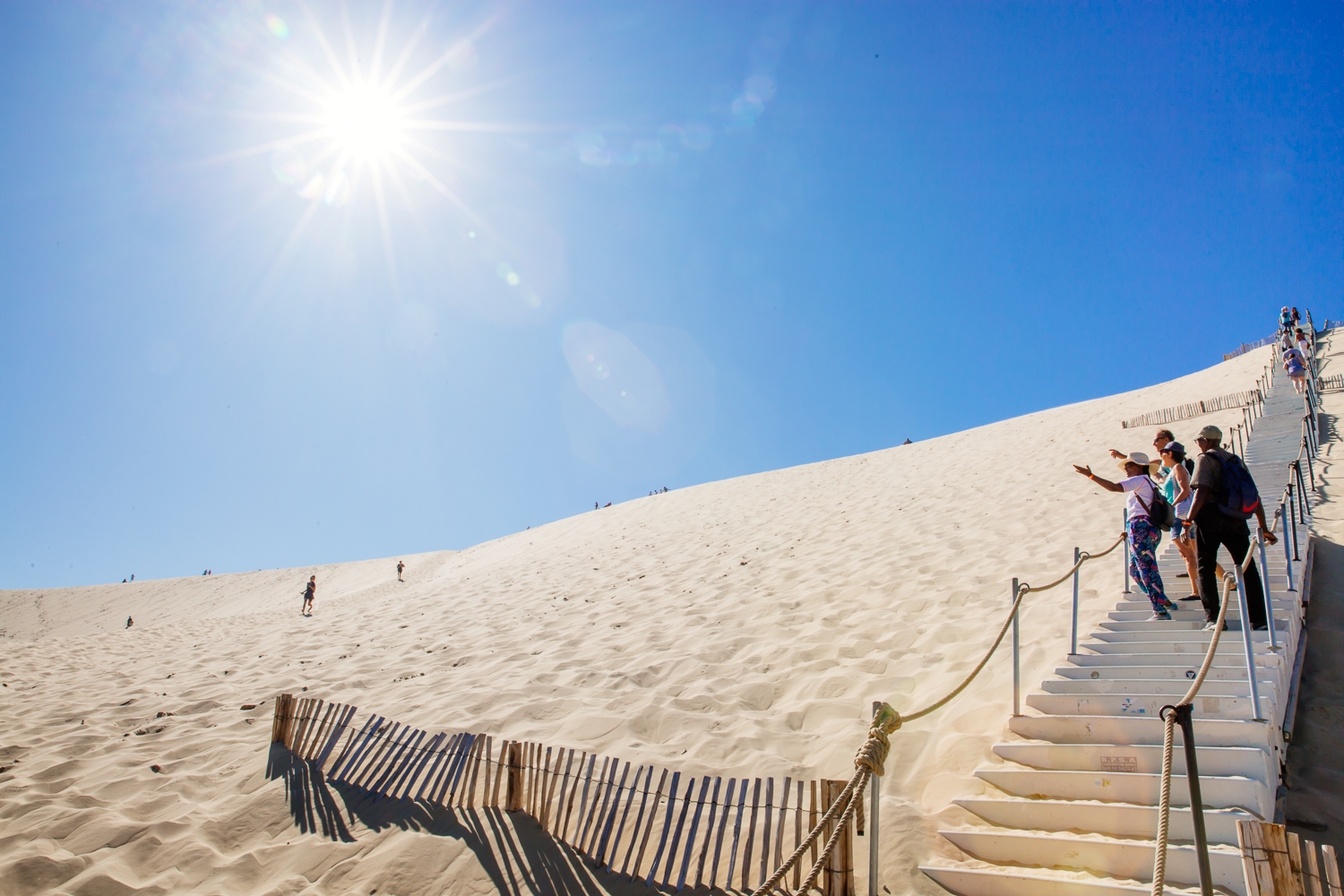 Les escaliers pour monter la Dune du Pilat.