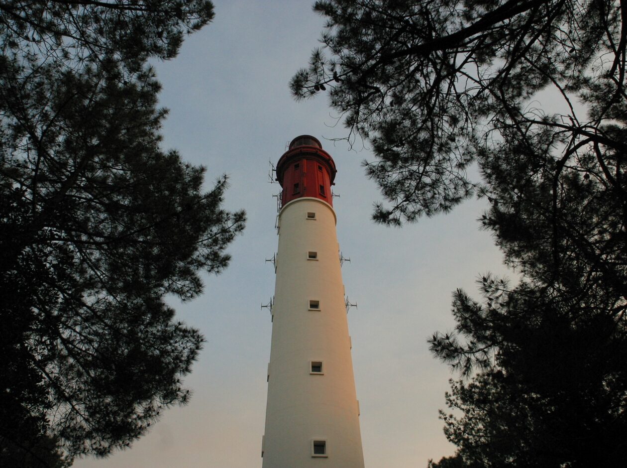 Le phare du Cap Ferret au coucher du soleil.