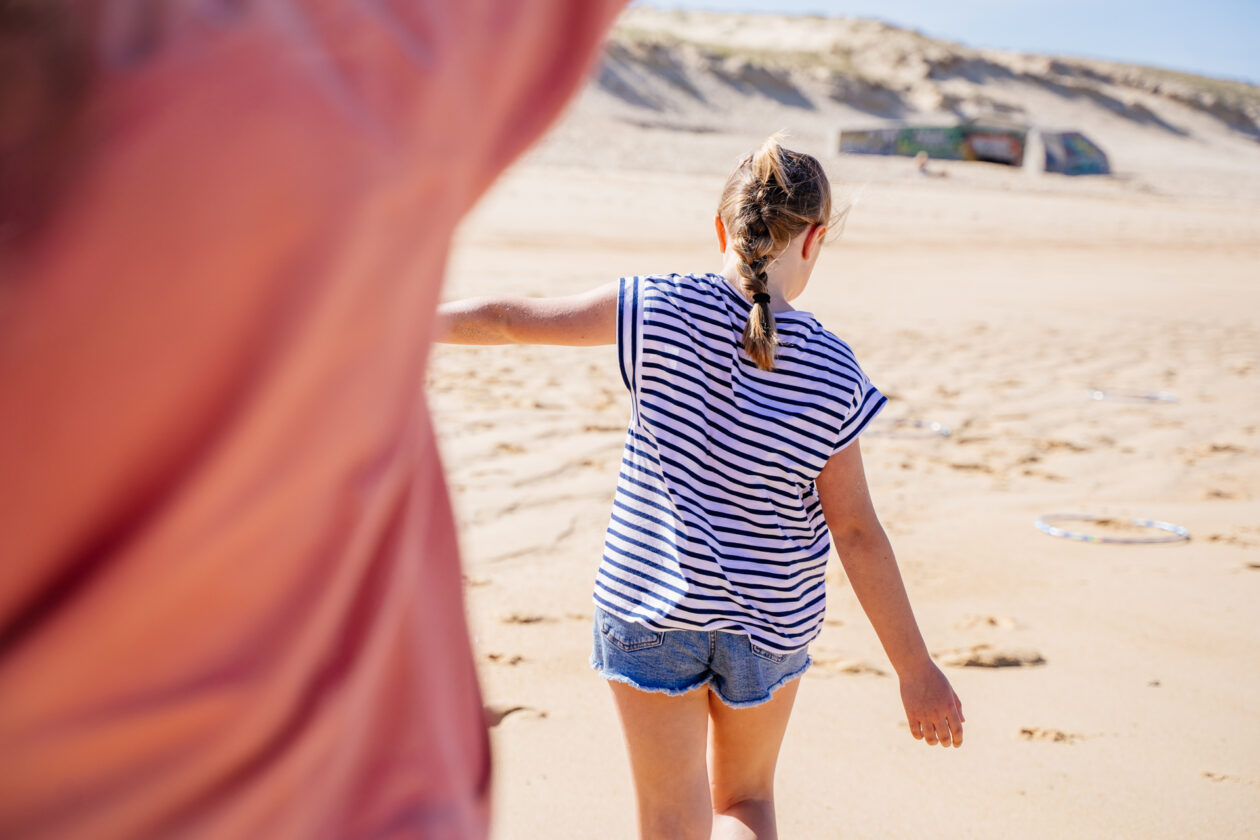 s'amuser sur la plage au Cap Ferret