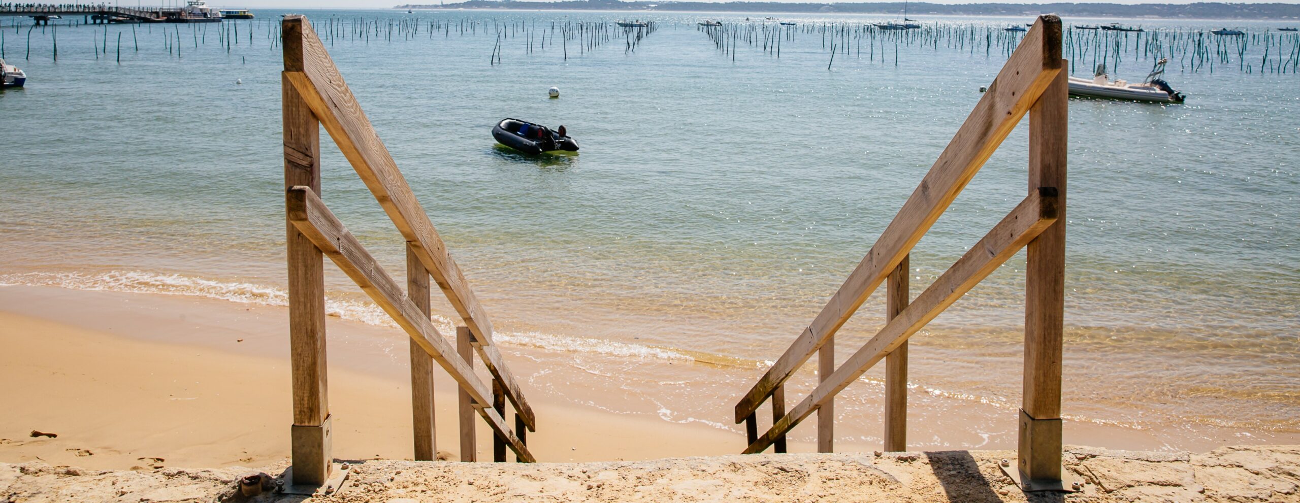 Escalier pour accéder à la plage au Cap Ferret.