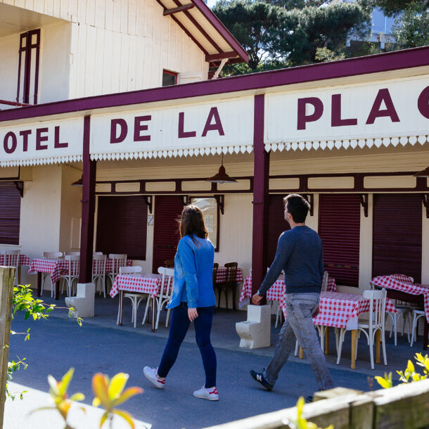 La devanture de l'Hôtel De La Plage.