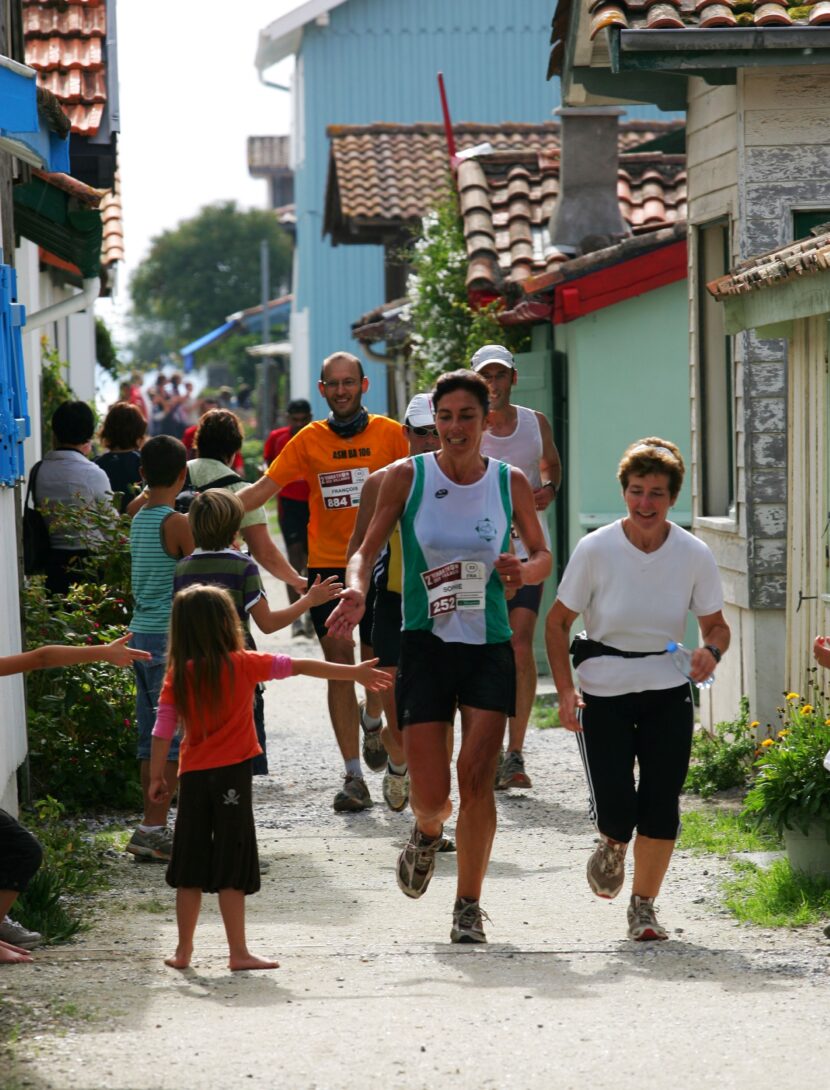 La Marathon des Villages image du marathon dans le village du Canon.