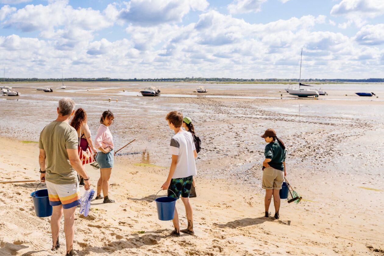 Rendez-vous sur la plage des Pastourelle pour l'activité pêche à pied !