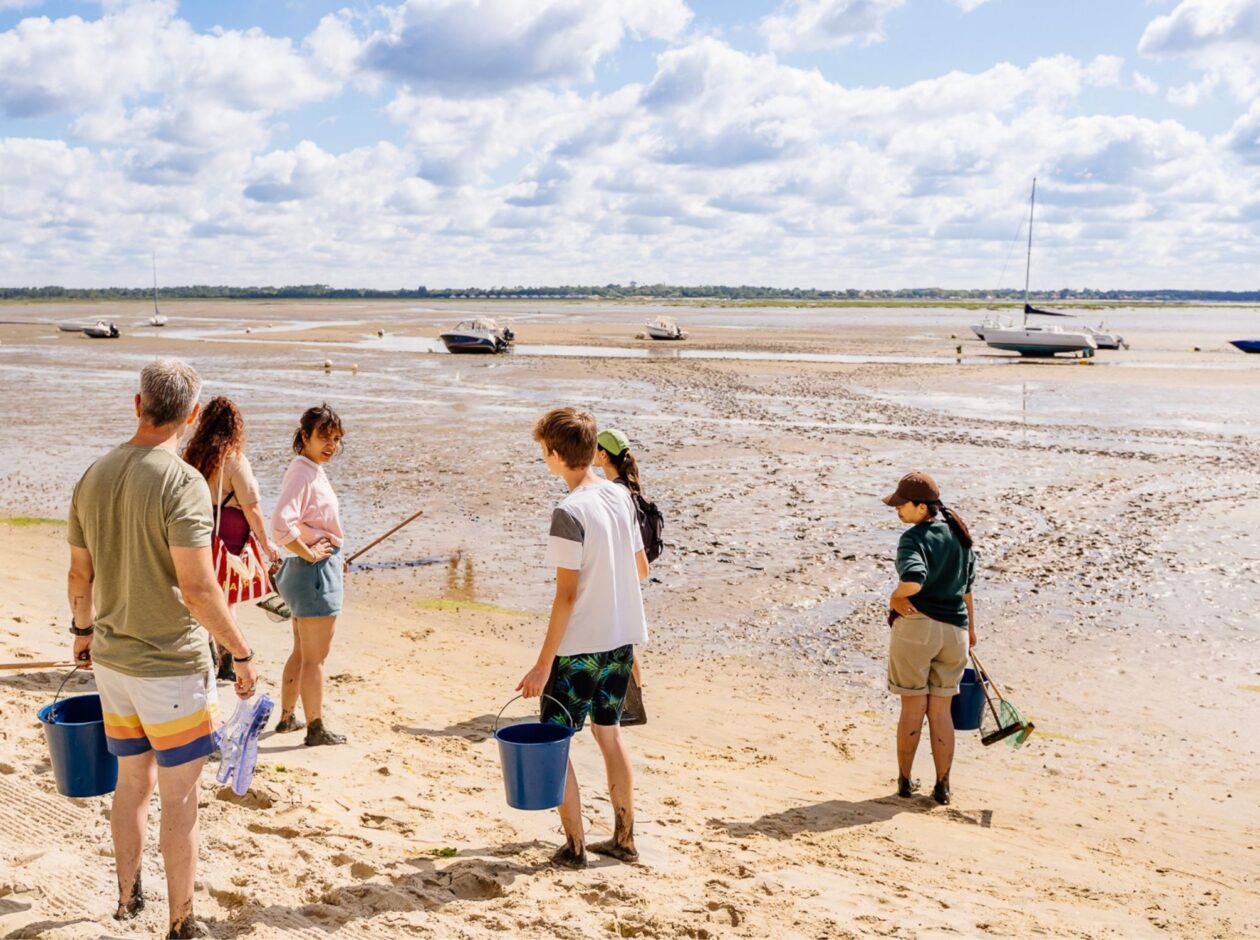 Rendez-vous sur la plage des Pastourelle pour l'activité pêche à pied !