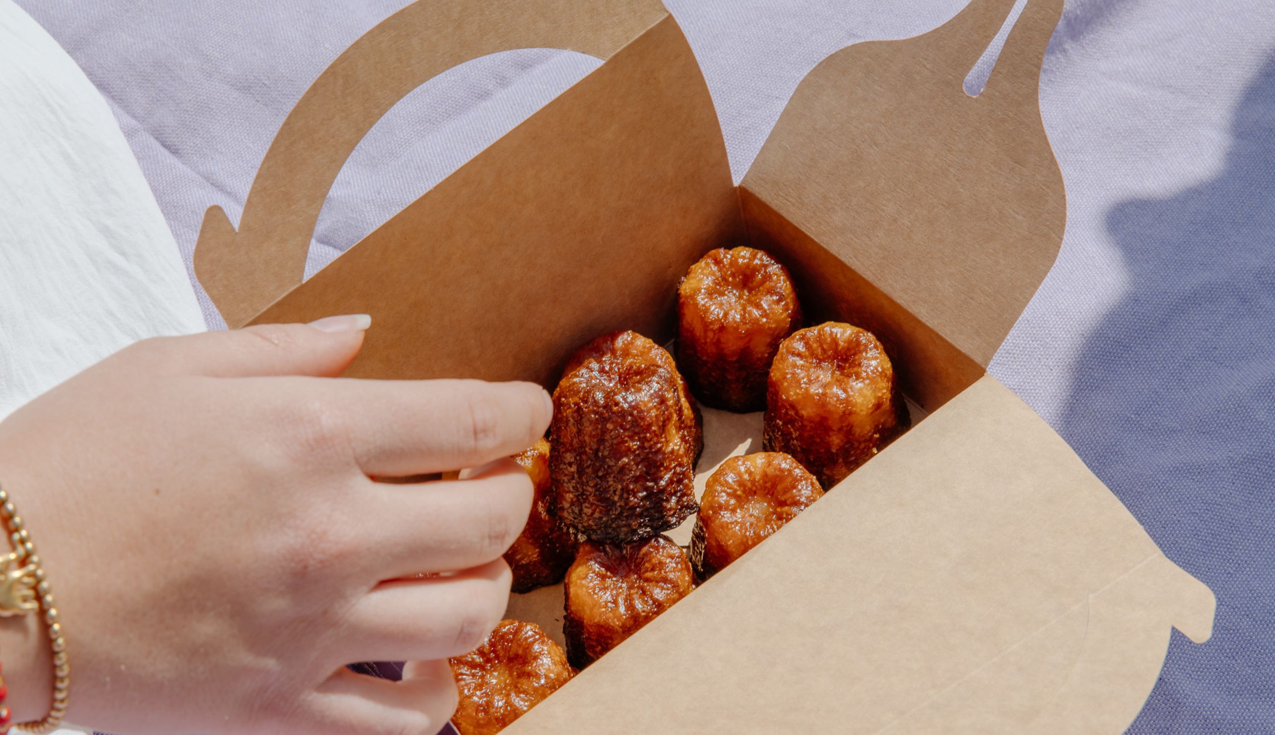 Les cannelés se savourent sur les plages de Lège-Cap Ferret !