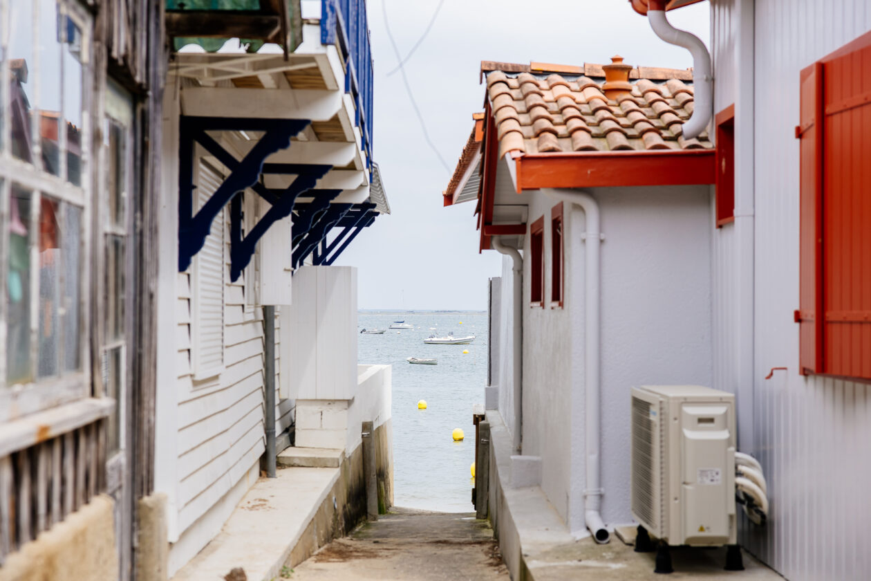Admirez les maisons du village pendant votre balade à L'Herbe